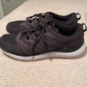 men’s hoka size 11